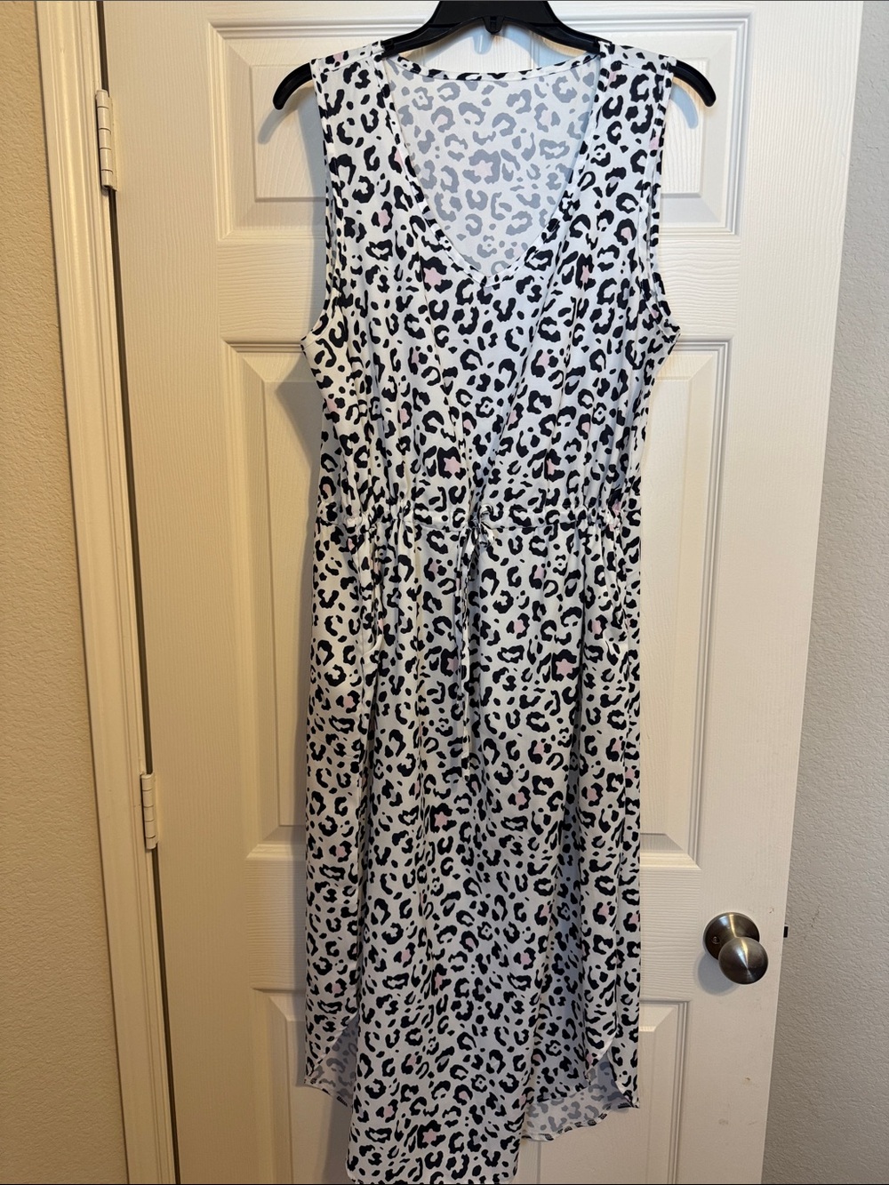 BEACHSISSI Sleeveless White Leopard-Print Maxi Dress with V-Neck